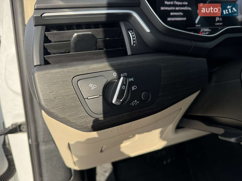 Седан Audi A4 2022 в Киеве