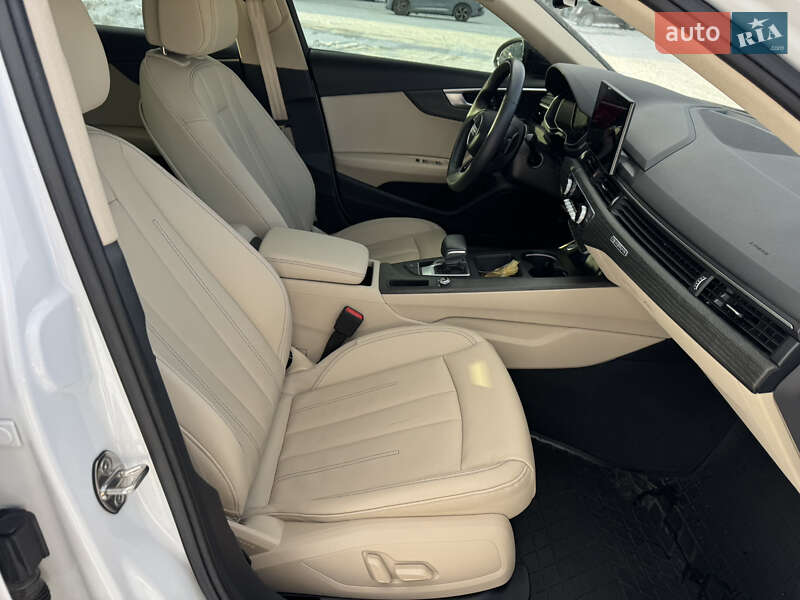 Седан Audi A4 2022 в Киеве