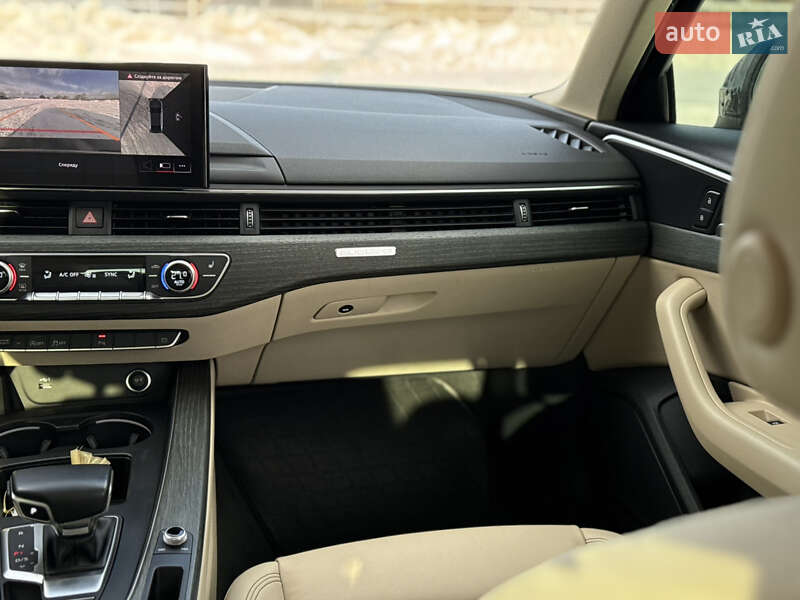 Седан Audi A4 2022 в Киеве