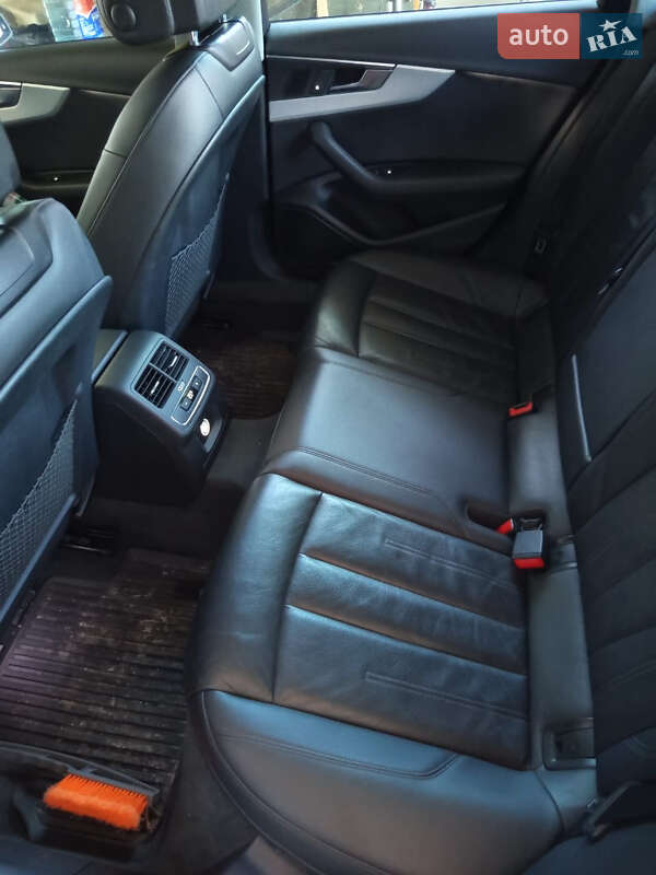 Седан Audi A4 2017 в Звягелі