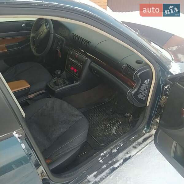Седан Audi A4 1996 в Львове