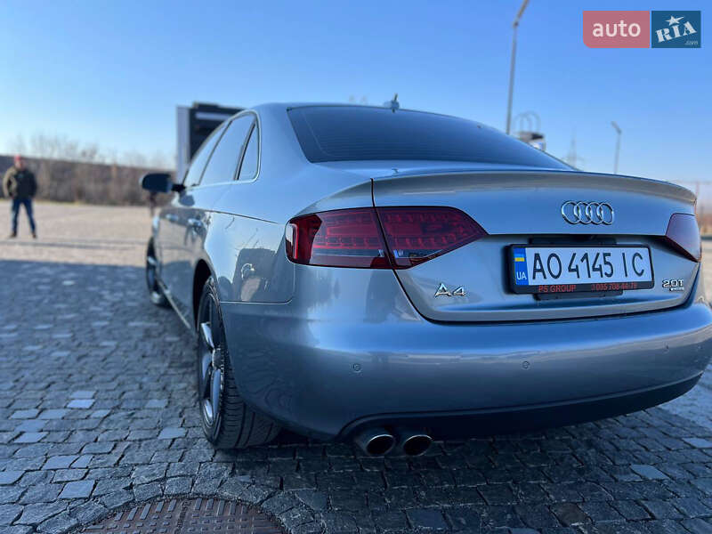 Седан Audi A4 2010 в Иршаве