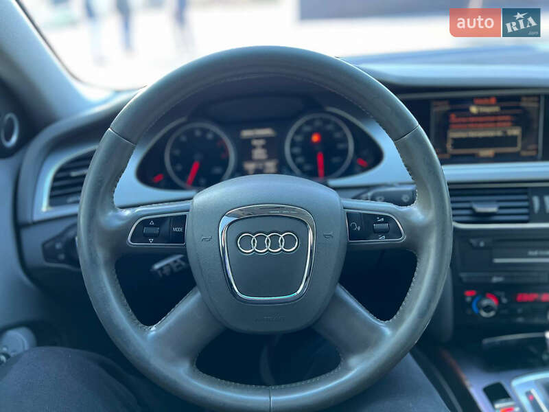 Седан Audi A4 2010 в Иршаве