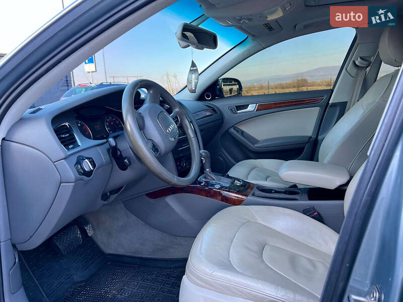 Седан Audi A4 2010 в Иршаве