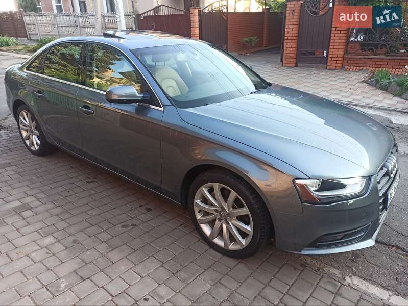 Седан Audi A4 2013 в Кривом Роге