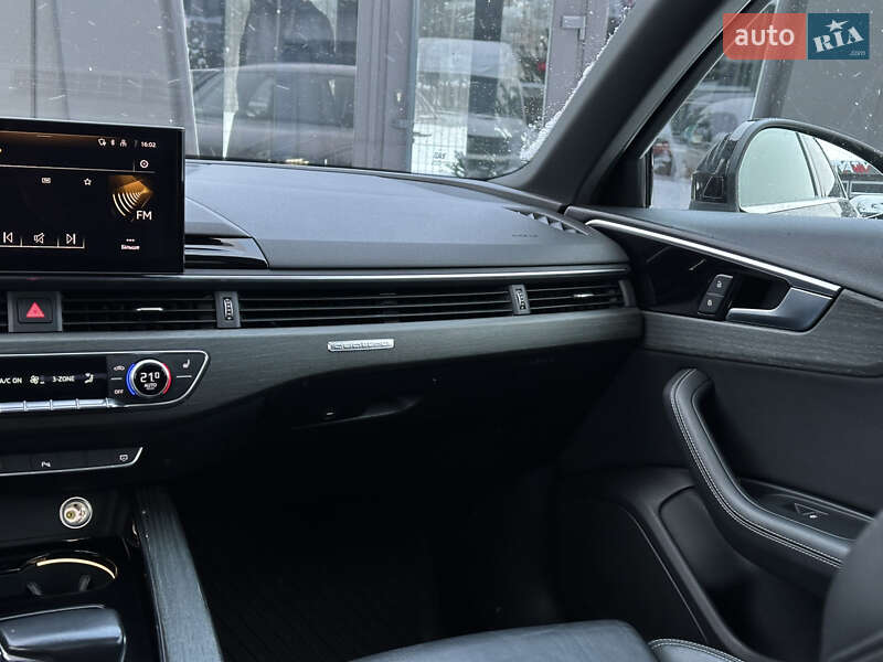 Седан Audi A4 2020 в Львові