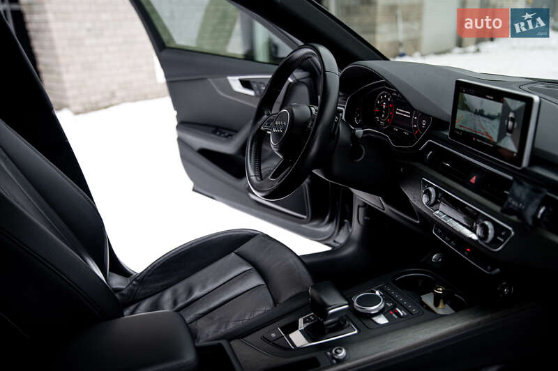 Седан Audi A4 2019 в Днепре