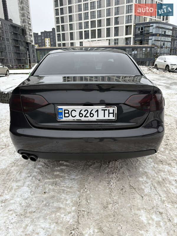 Седан Audi A4 2010 в Львове