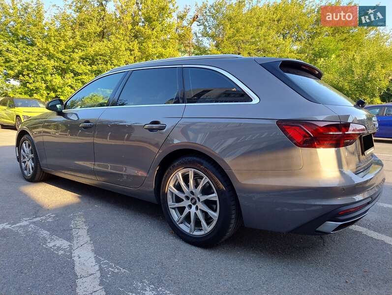 Универсал Audi A4 2022 в Киеве