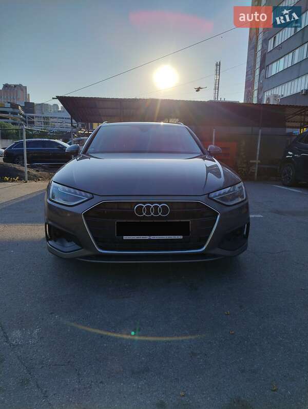 Универсал Audi A4 2022 в Киеве