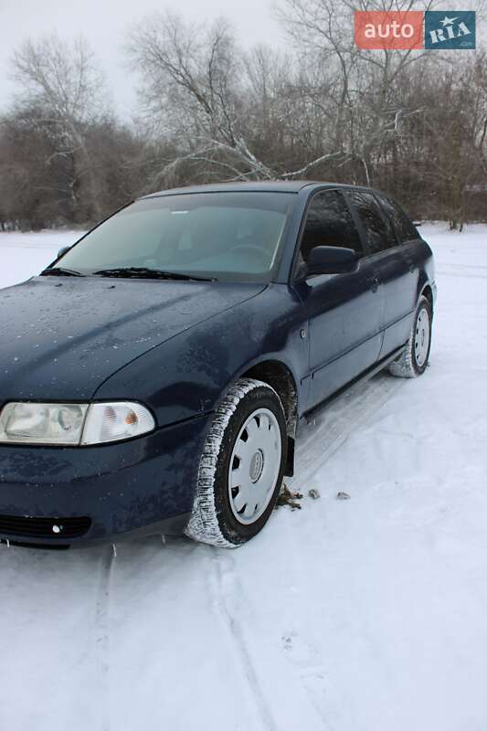 Универсал Audi A4 1998 в Мироновке