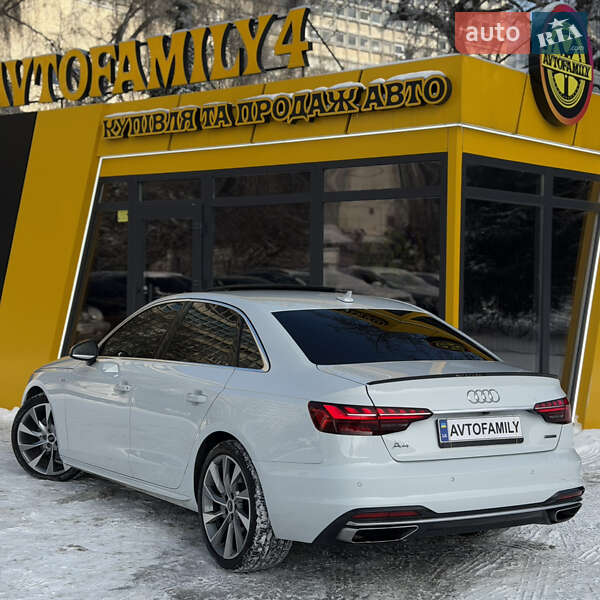 Седан Audi A4 2019 в Киеве