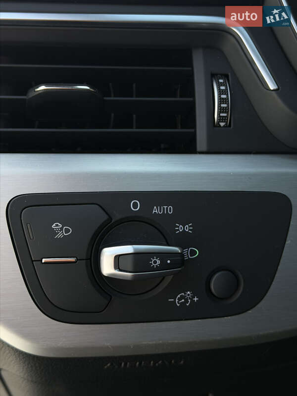 Седан Audi A4 2019 в Киеве