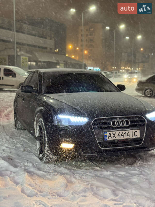 Седан Audi A4 2013 в Харькове
