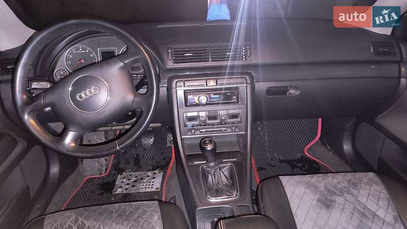 Седан Audi A4 2001 в Чугуеве