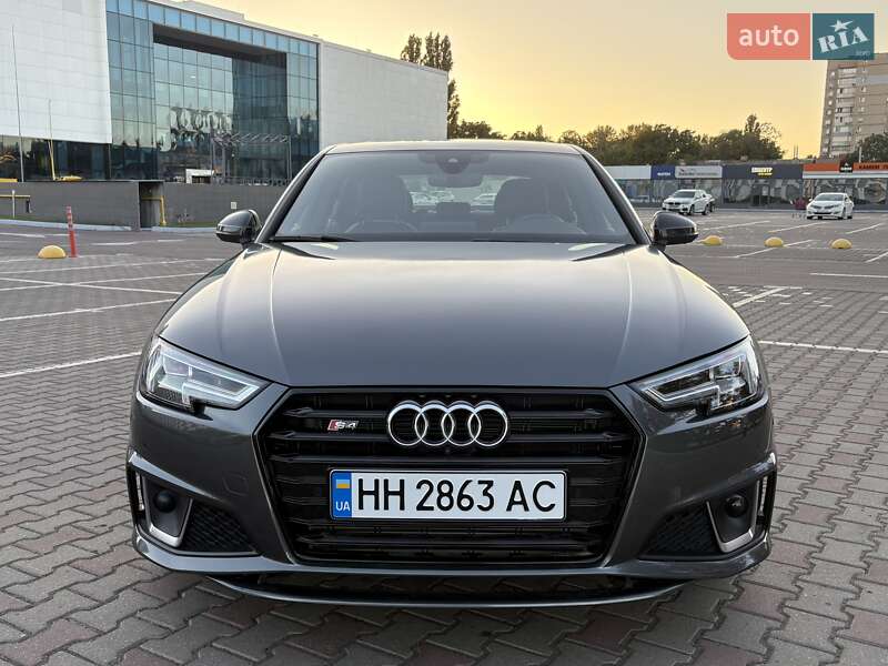Седан Audi A4 2018 в Одесі