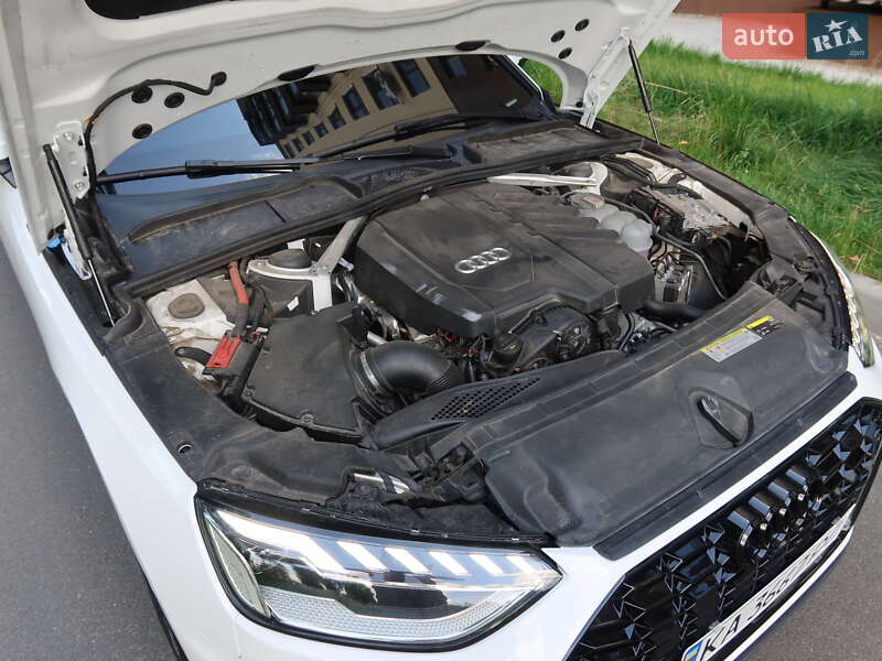 Седан Audi A4 2022 в Киеве