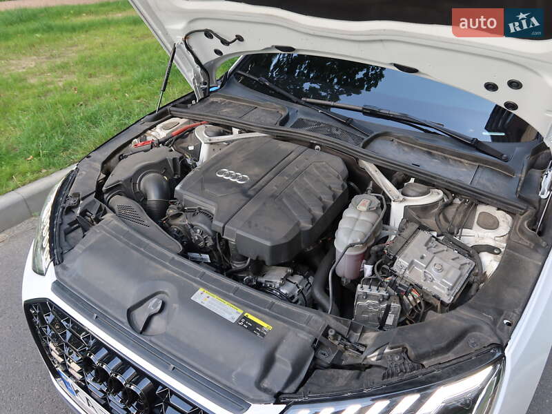 Седан Audi A4 2022 в Киеве