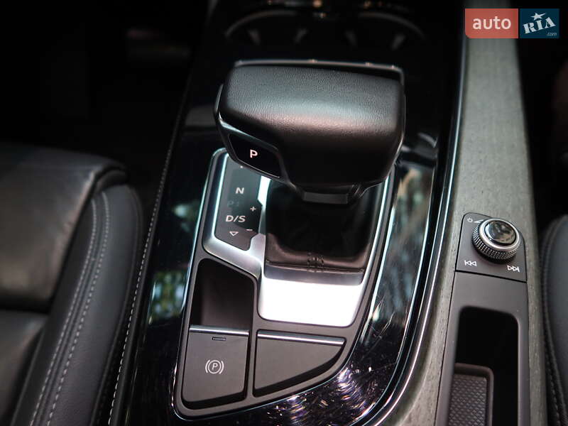 Седан Audi A4 2022 в Киеве