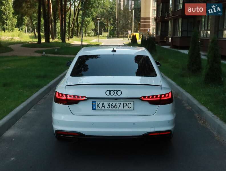 Седан Audi A4 2022 в Киеве