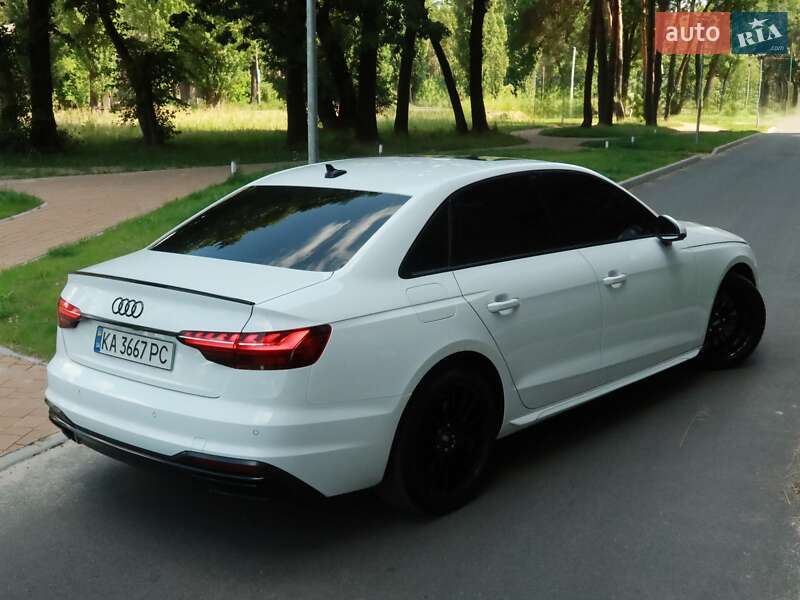Седан Audi A4 2022 в Киеве