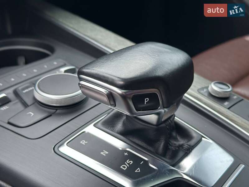 Седан Audi A4 2018 в Луцке