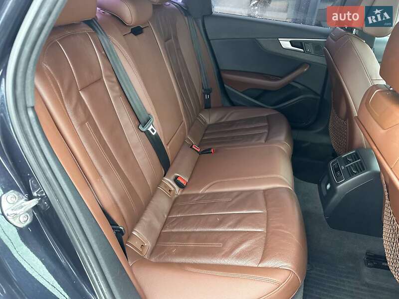Седан Audi A4 2018 в Луцке