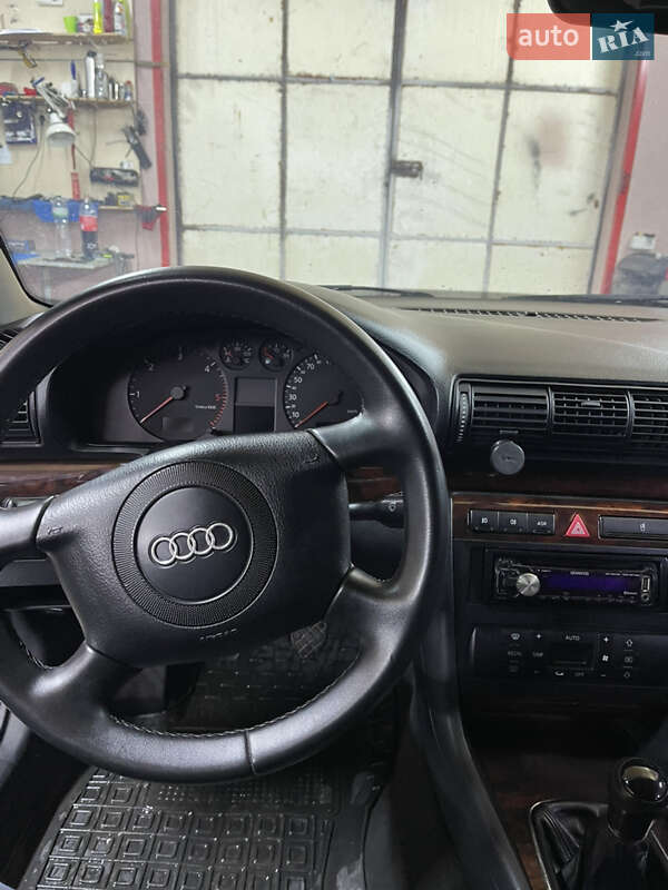Седан Audi A4 2000 в Виннице
