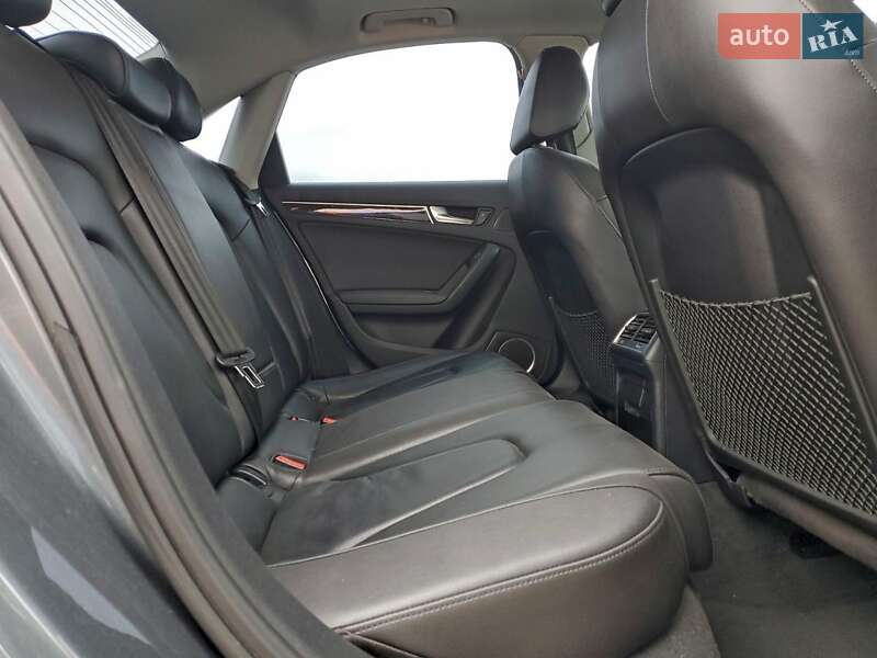 Седан Audi A4 2016 в Львове