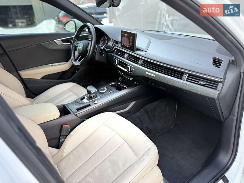 Седан Audi A4 2017 в Львове