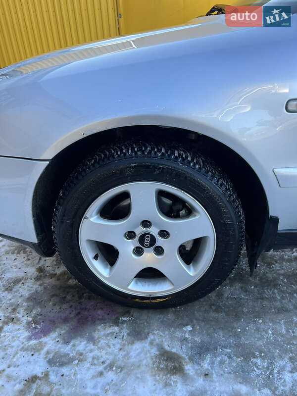 Универсал Audi A4 1999 в Новояворовске