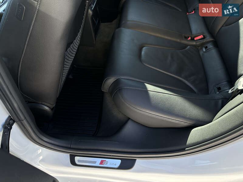 Седан Audi A4 2015 в Стрые