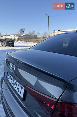 Седан Audi A4 2019 в Ромнах
