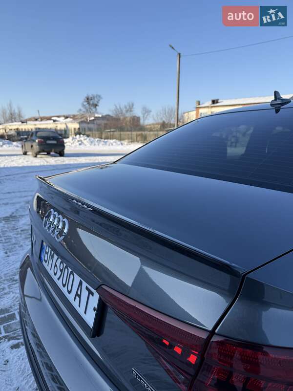 Седан Audi A4 2019 в Ромнах