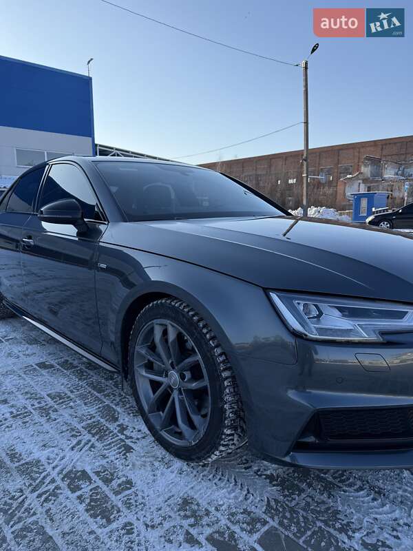 Седан Audi A4 2019 в Ромнах