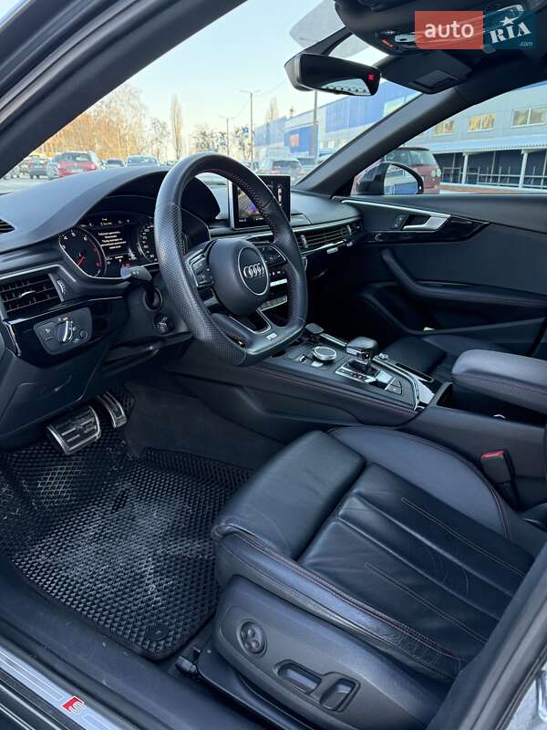 Седан Audi A4 2019 в Ромнах