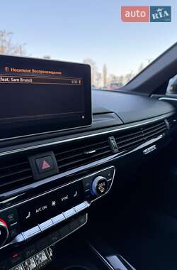 Седан Audi A4 2019 в Ромнах