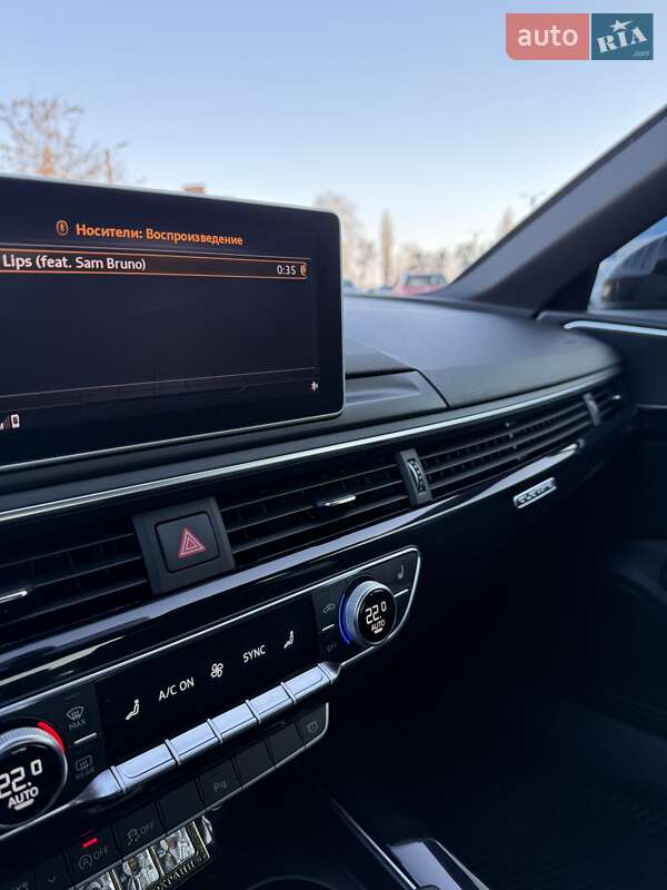 Седан Audi A4 2019 в Ромнах