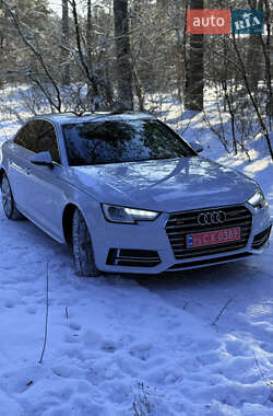 Седан Audi A4 2017 в Киеве