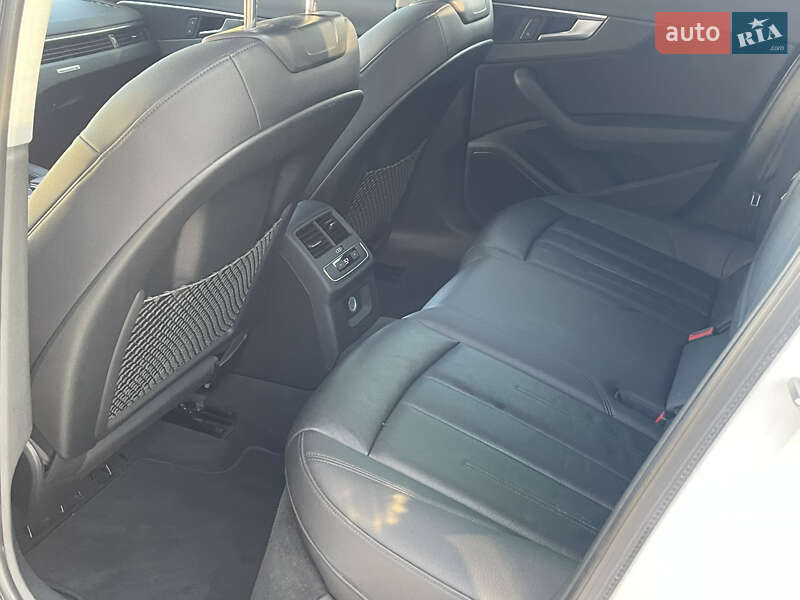 Седан Audi A4 2016 в Киеве