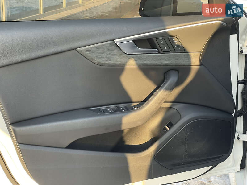 Седан Audi A4 2016 в Киеве