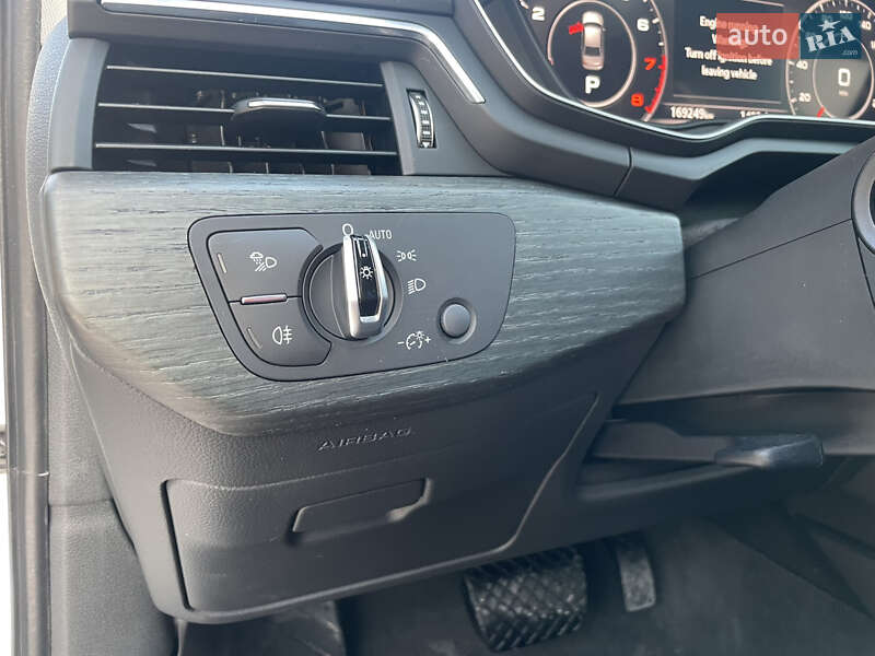 Седан Audi A4 2016 в Киеве