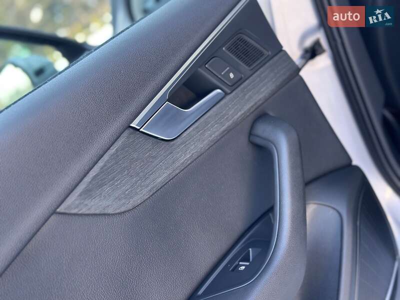 Седан Audi A4 2017 в Дрогобыче