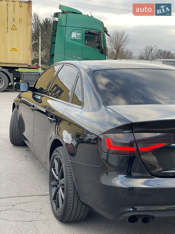 Седан Audi A4 2012 в Кременчуці