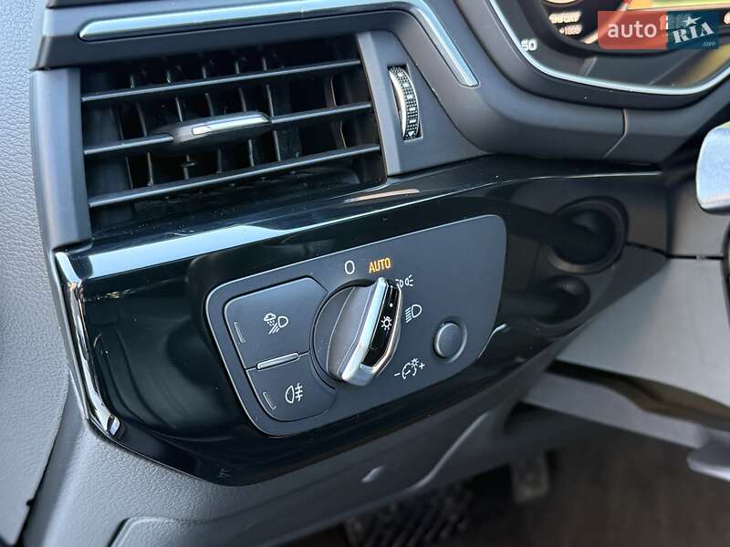 Седан Audi A4 2016 в Рівному