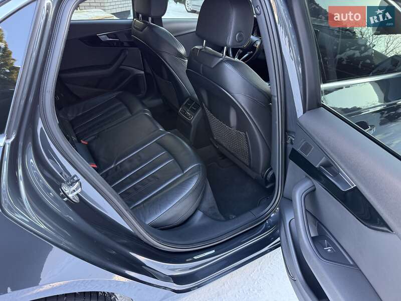 Седан Audi A4 2016 в Рівному