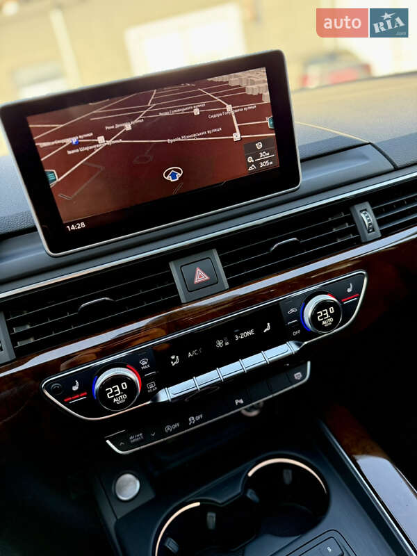 Седан Audi A4 2019 в Львове