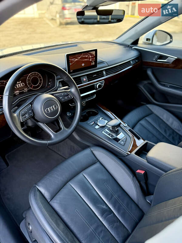 Седан Audi A4 2019 в Львове
