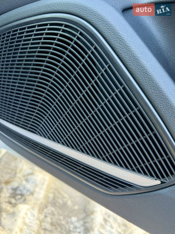 Седан Audi A4 2019 в Львове