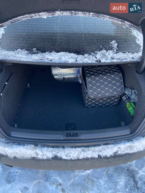 Седан Audi A4 2011 в Києві